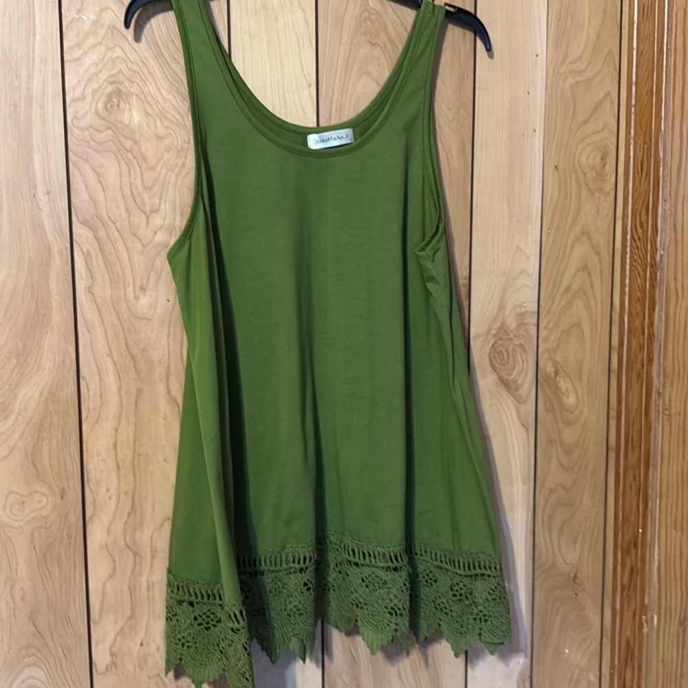 Green Top can be worn alone or as extender with lace 1X